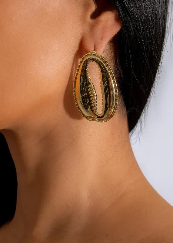 Seasonal Jewelry Deals – Elevate Your Style Coastal Luxe Earring Gold