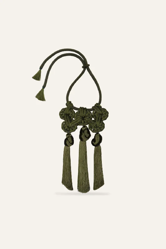 Discounted Jewelry For A Glamorous Look Direction of the Wind Necklace in Green