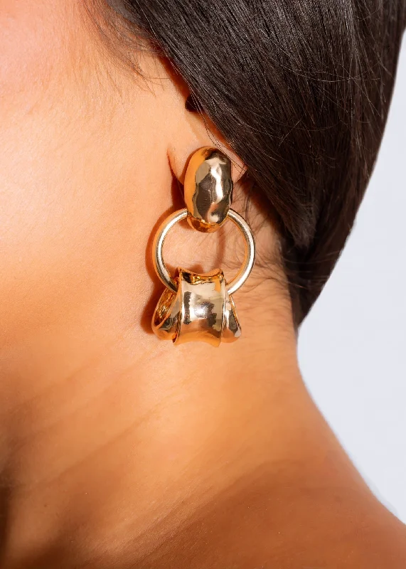 High-End Jewelry, Now More Affordable Than Ever Divine Sculpture Earrings Gold