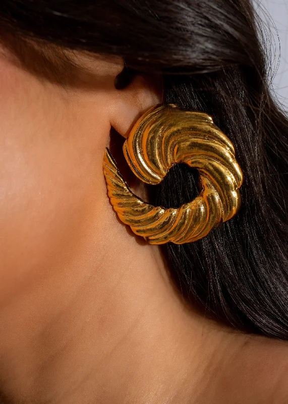 Grab Exquisite Jewelry At The Lowest Prices Little Croissant Earrings Gold
