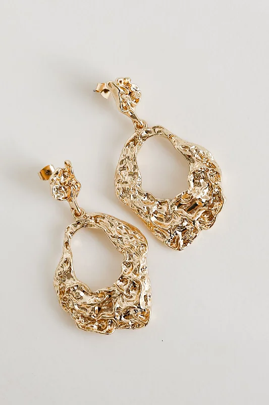 Make Every Moment Shine – Jewelry Discounts Available FINAL SALE - Remi Gold Hammered Statement Drop Earrings Make Every Moment Shine – Jewelry Discounts Available FINAL SALE - Remi Gold Hammered Statement Drop Earrings