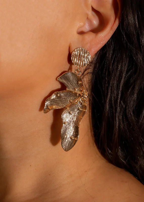 Make Your Outfit Shine With Discounted Jewelry Simply Stunning Earrings Gold
