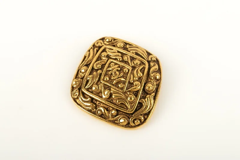 Luxury Jewelry At Unbeatable Discounts Broche dorée Chanel