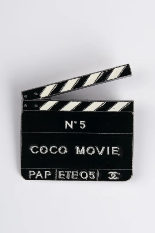 Elegant Jewelry, Exclusive Prices – Shop Now Broche clap de cinéma Chanel 2005