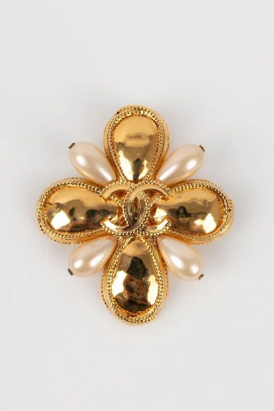 Affordable Luxury Jewelry For Every Occasion Broche croix Chanel 1997