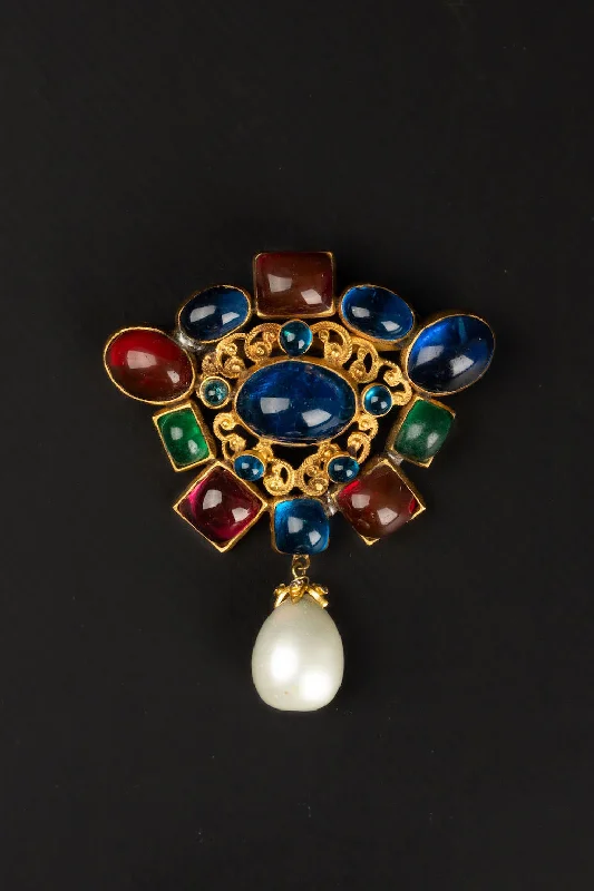 Affordable Luxury Jewelry For Every Occasion Broche en pâte de verre Chanel