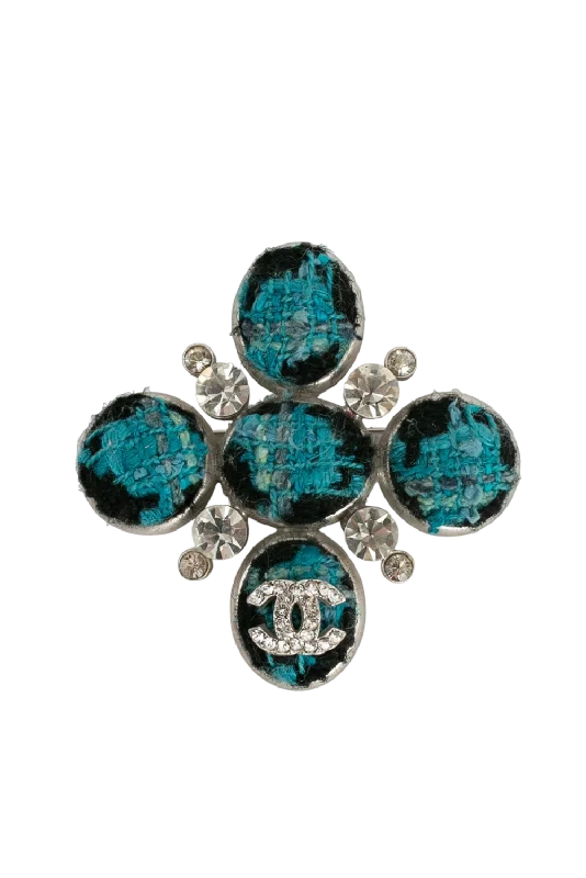 Shop Stylish Jewelry Now And Save Big Broche en tweed Chanel Automne 2007