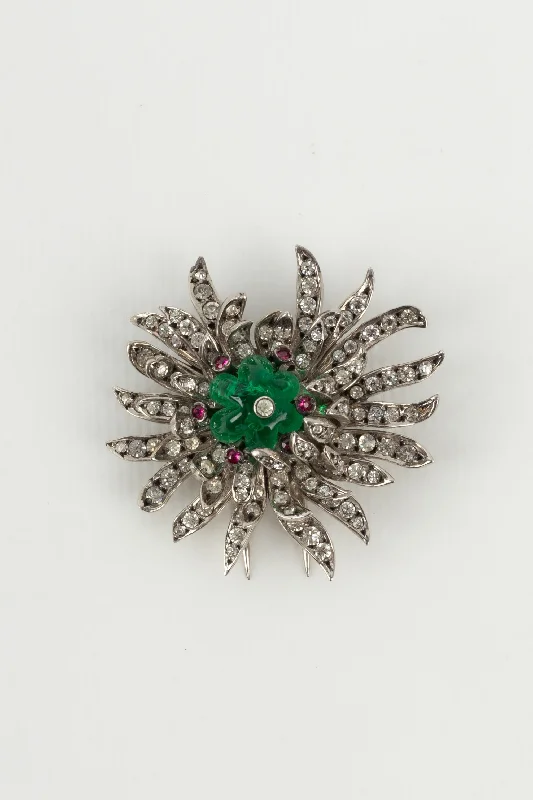 Elegant Jewelry Pieces At Unbelievable Prices Broche Gripoix pour Chanel