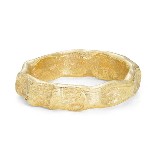 Special Offers On Handcrafted And Designer Jewelry Cockle Medium Ring 18ct Gold