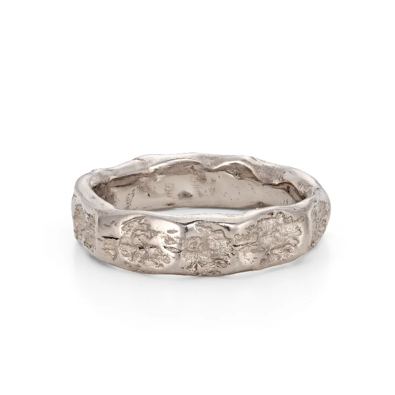 The Ultimate Jewelry Sale – Shop Premium Styles Cockle Medium Ring 18ct White Gold The Ultimate Jewelry Sale – Shop Premium Styles Cockle Medium Ring 18ct White Gold
