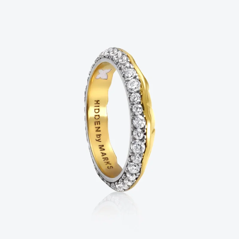 Timeless Elegance At Unbelievable Discounts A.Iceberg 18K Gold Ring w. Pave Lab-Grown Diamonds Timeless Elegance At Unbelievable Discounts A.Iceberg 18K Gold Ring w. Pave Lab-Grown Diamonds