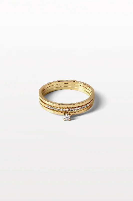 Chic And Stylish Jewelry At Exclusive Prices Wedding 06 18K Gold Ring w. Diamond