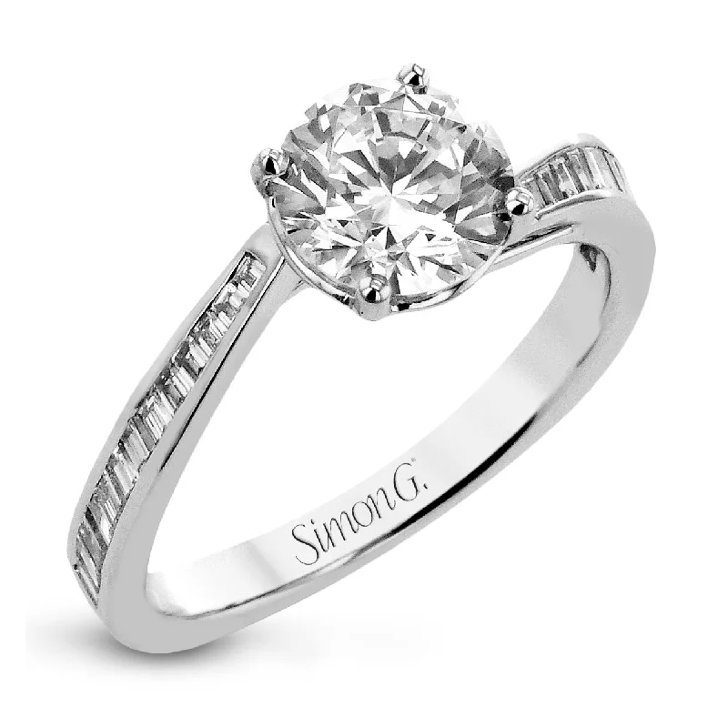 Premium Jewelry, Premium Discounts – Act Fast Round-Cut Engagement Ring In 18k Gold With Diamonds Premium Jewelry, Premium Discounts – Act Fast Round-Cut Engagement Ring In 18k Gold With Diamonds