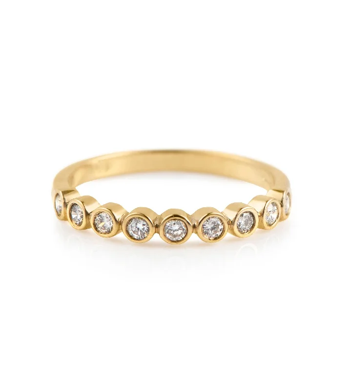 Grab Your Favorite Jewelry At The Lowest Prices Bezel 18K Gold Ring w. Diamonds