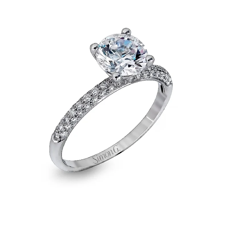 Handcrafted Beauty At Affordable Prices Round-cut Engagement Ring in 18k Gold with Diamonds Handcrafted Beauty At Affordable Prices Round-cut Engagement Ring in 18k Gold with Diamonds