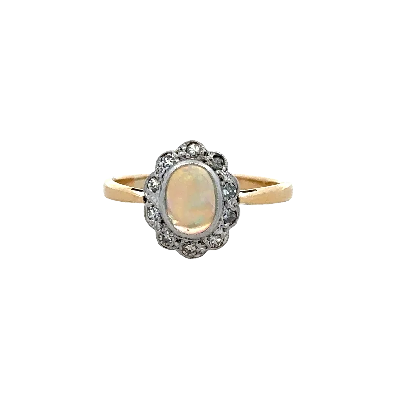 Timeless Beauty, Unbeatable Deals – Jewelry Sale On Vintage Opal and Diamond Ring in 18k Gold Timeless Beauty, Unbeatable Deals – Jewelry Sale On Vintage Opal and Diamond Ring in 18k Gold
