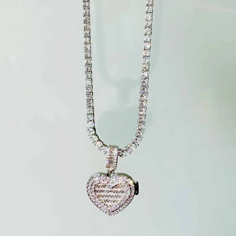 Dainty And Elegant Jewelry Now At Reduced Prices Silver Icy Heart Picture Locket Necklace Dainty And Elegant Jewelry Now At Reduced Prices Silver Icy Heart Picture Locket Necklace