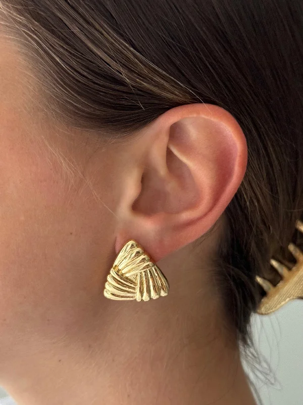 Elevate Your Outfit With Discounted Statement Jewelry KNOT STUDS