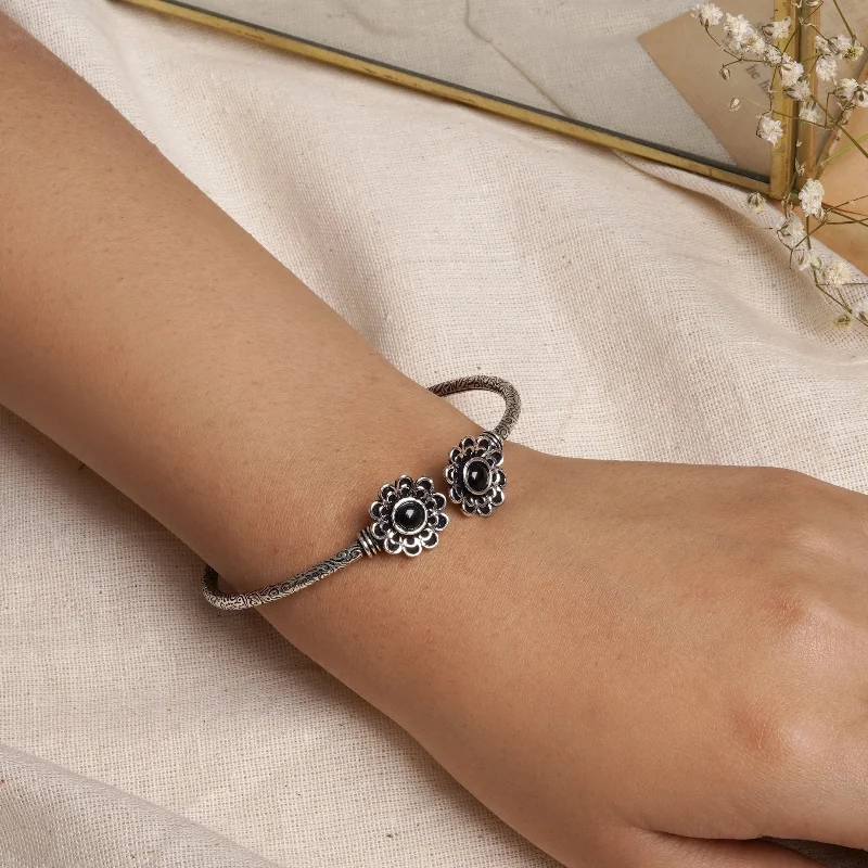 Luxury Jewelry Clearance – Shop Premium Styles Now Teejh Raavi Silver Oxidised Floral Bracelet Luxury Jewelry Clearance – Shop Premium Styles Now Teejh Raavi Silver Oxidised Floral Bracelet